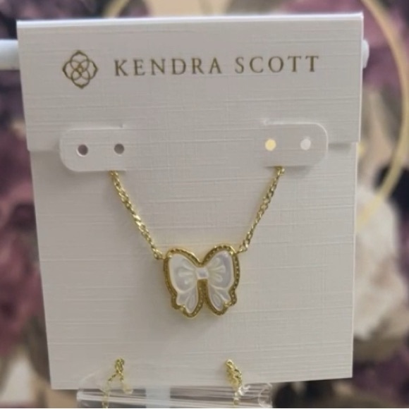 Kendra Scott Haley Bow Gold Short Pendant Necklace in White NEW - Picture 10 of 12